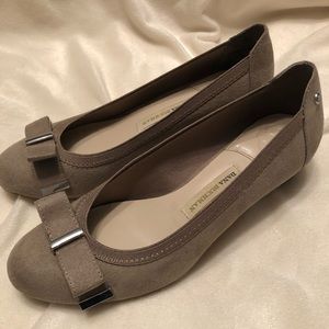 Dana Buchman“Darcy” low heel wedge with bow